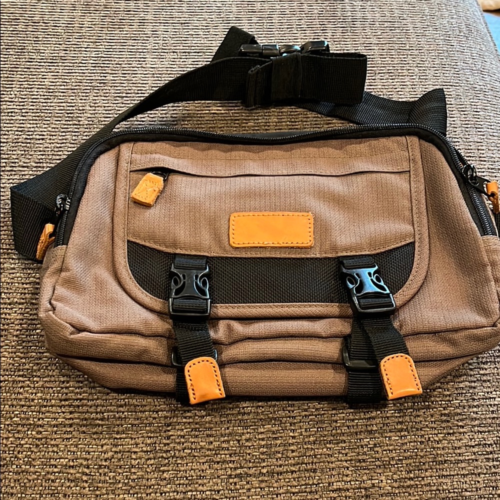Lewis and Clark Brown Black Travel Waist Bag